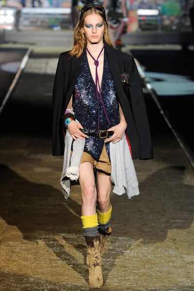 Look 14